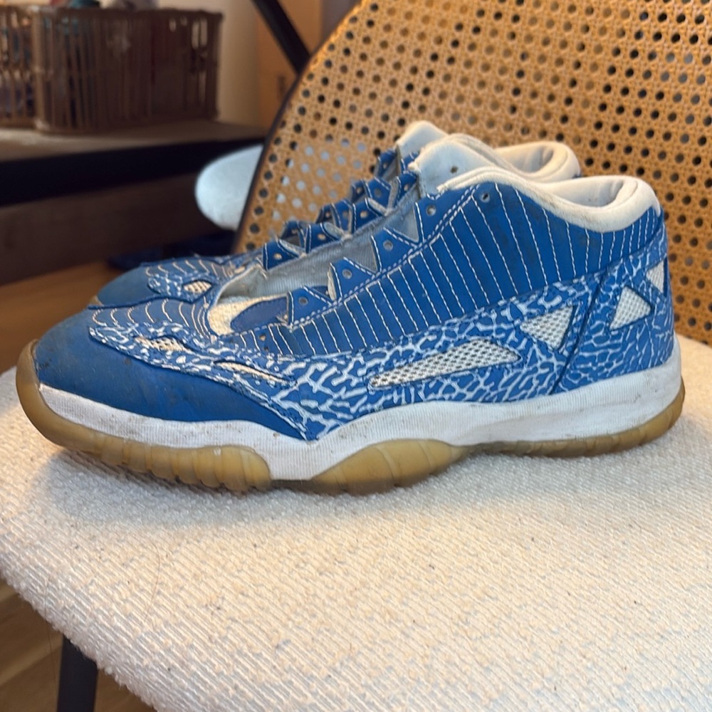 Jordan 11 retro Low I.E. Argon blue